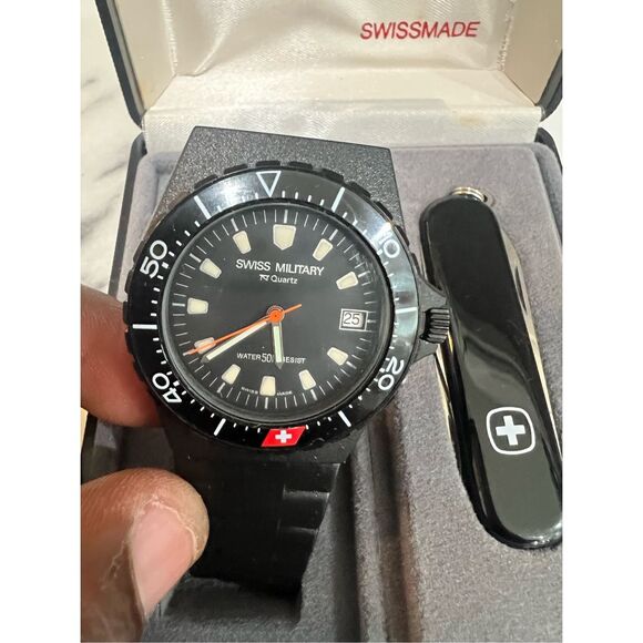 Swiss Military Watch & Knife Gift Set A1754 Quartz Black Dial Swiss Made Boxed - Picture 5 of 11